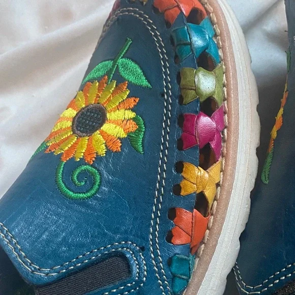 Embroidered Blue Slip-On Shoes - Picture 5 of 8